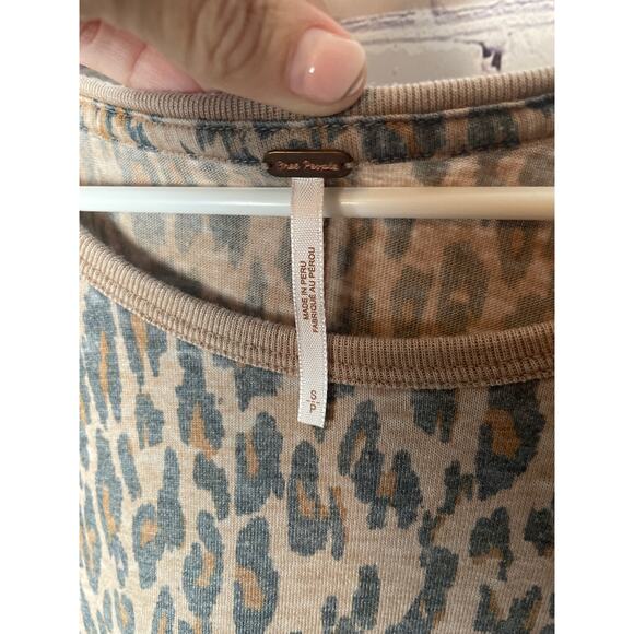 Free People print Tourist Crew Neck Tee Leopard Print Womens Size Small - Picture 3 of 9